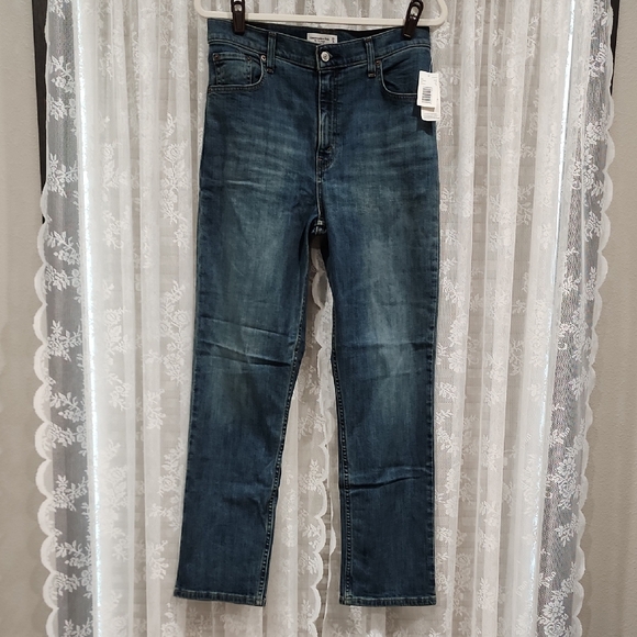 Abercrombie & Fitch Denim - NWT ABERCROMBIE & FITCH "The 90's Straight Ultra High Rise" Jeans
